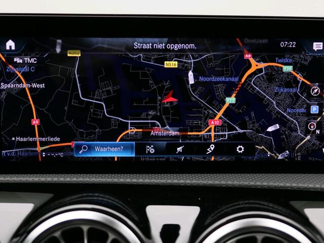 Mercedes-Benz A-KLASSE 160 Business Solution AMG Handgeschakeld AMG Line | Night Pakket | Panorama Schuif-Kanteldak | Sfeerverlichting | Memory Voorstoelen | MultiBeam Koplampen. Inclusief 24 maanden MB Certified garantie voor Europa.