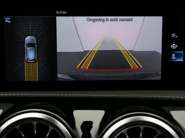 Mercedes-Benz A-KLASSE 160 Business Solution AMG Handgeschakeld AMG Line | Night Pakket | Panorama Schuif-Kanteldak | Sfeerverlichting | Memory Voorstoelen | MultiBeam Koplampen. Inclusief 24 maanden MB Certified garantie voor Europa.