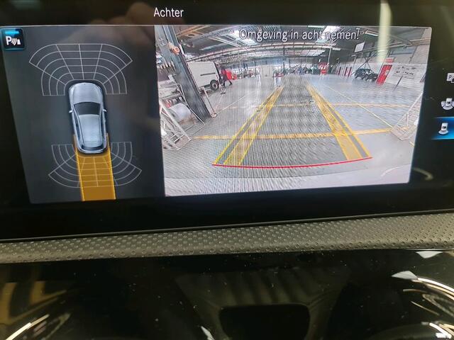 Mercedes-Benz A-KLASSE 160 Business Solution Luxury Panorama Schuif-Kanteldak | Sfeerverlichting | Achteruitrijcamera | Stoelverwarming voor | Buitenspiegels elektrisch inklapbaar. Inclusief 24 maanden MB Certified garantie voor Europa.