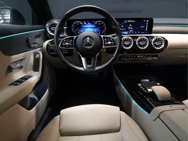 Mercedes-Benz A-KLASSE 180 Sport Luxury [TREKHAAK INKLAPBAAR, SCHUIFKANTELDAK, MEMORY SEATS, BURMESTER SOUND, CAMERA, STOELVERWARMING, VOL LEDER, BLUETOOTH, CRUISE, CLIMATE, NIEUWSTAAT]