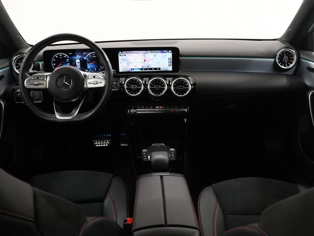 Mercedes-Benz A-KLASSE 180 Business Solution AMG | Night | Panoramadak | Stoelverwarming | Sfeerverlichting |