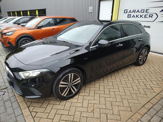 Mercedes-Benz A-KLASSE 250 e Business Line Plug-In Trekhaak Leder Carplay Navi Led 360-Camera Widescreen