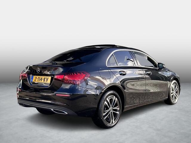 Mercedes-Benz A-KLASSE 250 e | Panoramadak | Luxury | MULTIBEAM LED Koplampen | Dodehoekassistent | Apple CarPlay | Android Auto | Sierdelen Lindehout Zwart | Privacy Glas Achter |