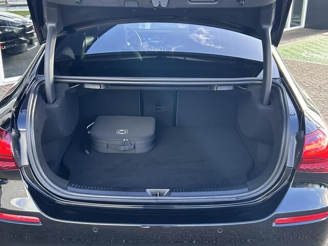 Mercedes-Benz A-KLASSE 250 e | Panoramadak | Luxury | MULTIBEAM LED Koplampen | Dodehoekassistent | Apple CarPlay | Android Auto | Sierdelen Lindehout Zwart | Privacy Glas Achter |