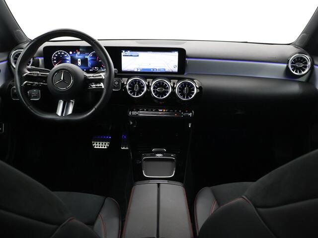 Mercedes-Benz A-KLASSE 250 e AMG Line | Night pakket | Stoelverwarming | Achteruitrijcamera | Keyless |