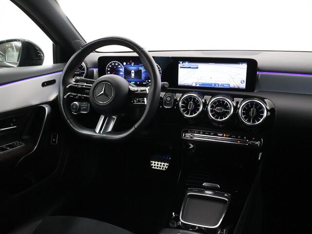 Mercedes-Benz A-KLASSE 250 e AMG Line | Night pakket | Stoelverwarming | Achteruitrijcamera | Keyless |