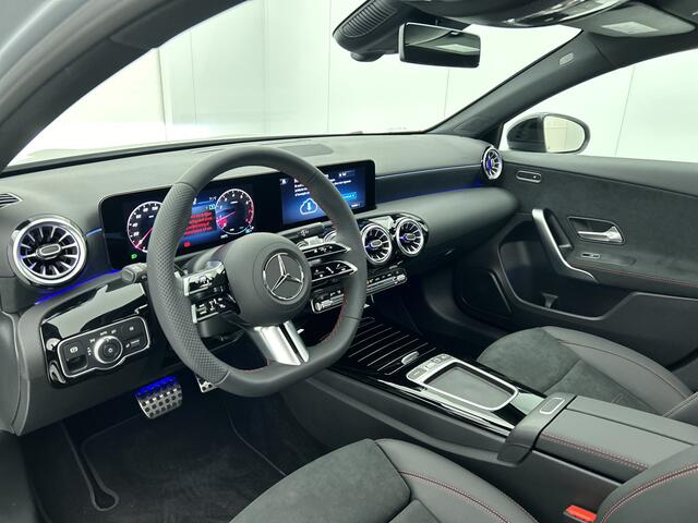 Mercedes-Benz A-KLASSE 180 Business Solution AMG | Nightpakket | Antidiefstalpakket URBAN GUARD PLUS | Smartphone Integratie | Panoramaschuifdak | MULTIBEAM LED | Stoelverwarming voor |