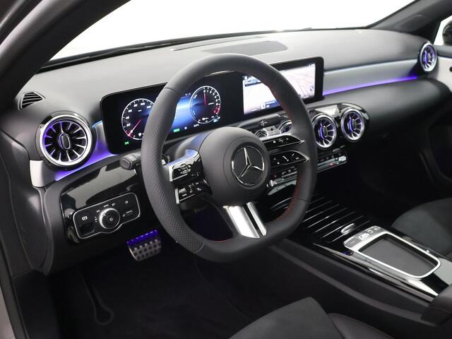 Mercedes-Benz A-KLASSE Limousine 250 e Business Solution AMG | Panoramadak | Night pakket | 19 Inch AMG | DAB+ | Trekhaak