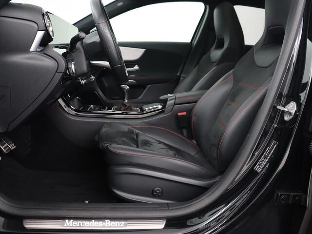 Mercedes-Benz A-KLASSE 160 AMG | Panoramadak | Carplay | Matrix LED | Memory | Stoelverwarming | Leder/Alcantara | Sfeerverlichting | Keyless | Widescreen | Navigatie | Camera
