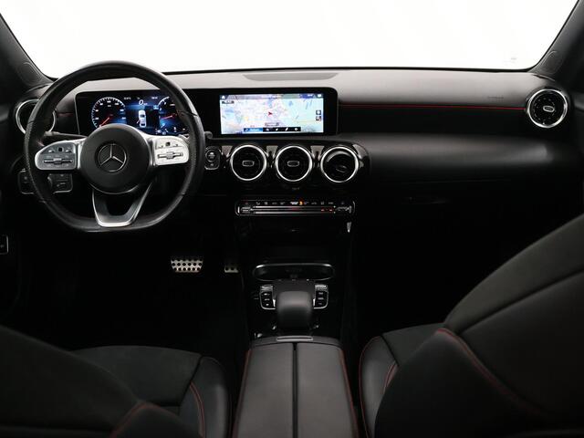 Mercedes-Benz A-KLASSE 200 Business Solution AMG | Widescreen | Achteruitrijcamera | Cruise control | Apple Carplay |
