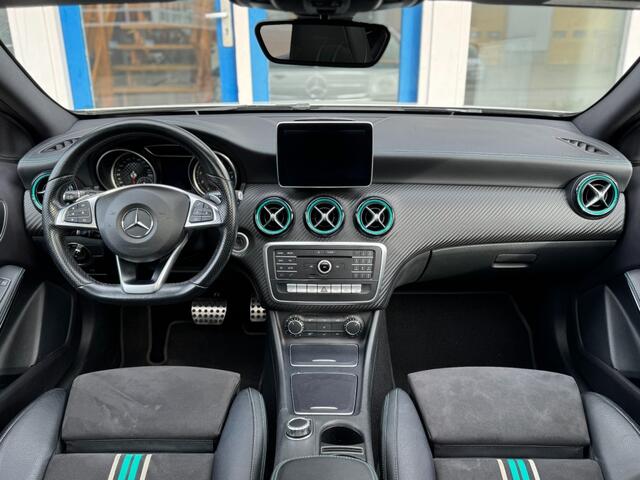 Mercedes-Benz A-KLASSE A200 Motorsport Edition AMG pakket I Panoramadak I Camera I Navigatie