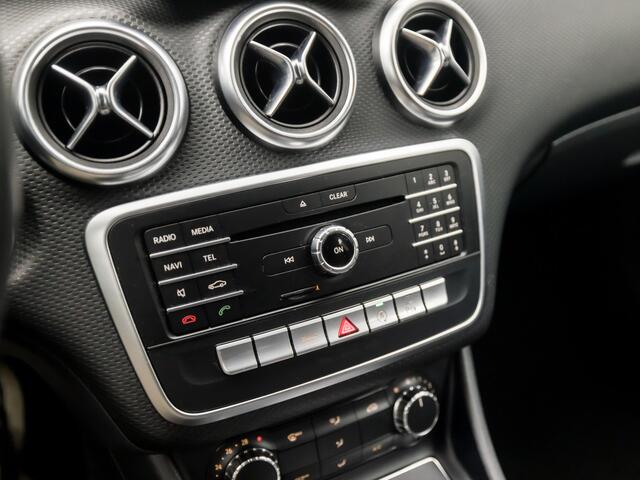 Mercedes-Benz A-KLASSE 160 AMG Sport Automaat (GROOT NAVI, LEDER, GETINT GLAS, DIAMOND GRILL, SPORTSTOELEN, LED KOPLAMPEN, CRUISE, NIEUWE APK, NIEUWSTAAT)