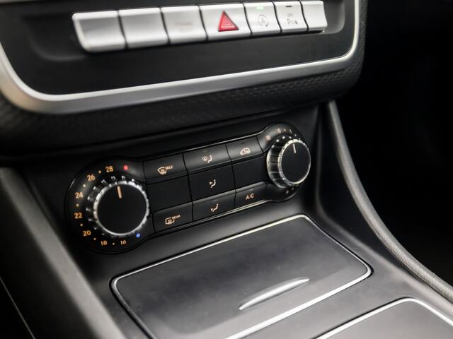 Mercedes-Benz A-KLASSE 160 AMG Sport Automaat (GROOT NAVI, LEDER, GETINT GLAS, DIAMOND GRILL, SPORTSTOELEN, LED KOPLAMPEN, CRUISE, NIEUWE APK, NIEUWSTAAT)