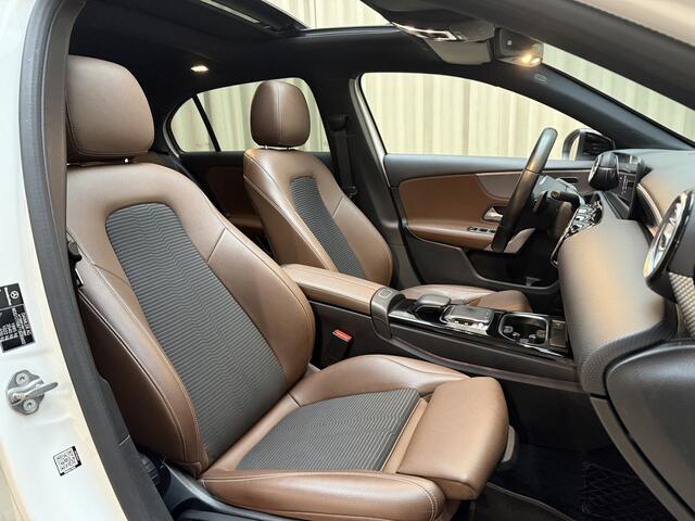 Mercedes-Benz A-KLASSE 200 *Panodak* 1/2 Leder / Stoelverwarming / Cruise / Navigatie / 18'' LMV / LED / ECC Clima