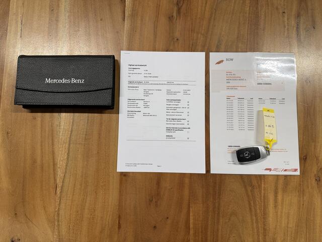 Mercedes-Benz A-KLASSE 200 *Panodak* 1/2 Leder / Stoelverwarming / Cruise / Navigatie / 18'' LMV / LED / ECC Clima