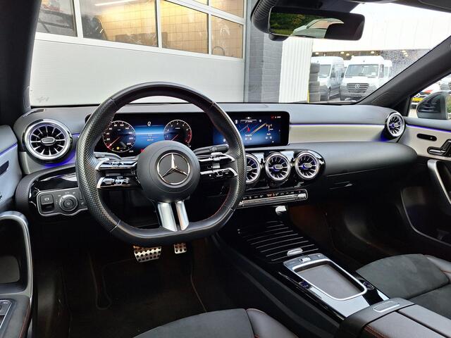 Mercedes-Benz A-KLASSE 200 AMG Line | Premium Plus | Panoramadak | 360° Camera | Memory pakket | Head-up Display | Sfeerverlichting | Keyless-GO | Multibeam LED | Dodehoekassistentie