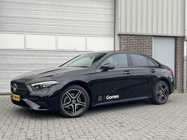 Mercedes-Benz A-KLASSE Limousine 250 e Star Edition AMG Line | Panoramadak | Night Pakket | Dodehoekassistent | MULTIBEAM LED koplampen | Stoelverwarming | Sfeerverlichting | Sierdelen Aluminium | Elektrisch Inklapbare Buitenspiegels | Achteruitrijcamera | Parkeersensoren