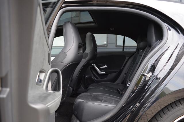 Mercedes-Benz A-KLASSE 180 Business Solution AMG | PANO | CAMERA | SFEERVERLICHTING |