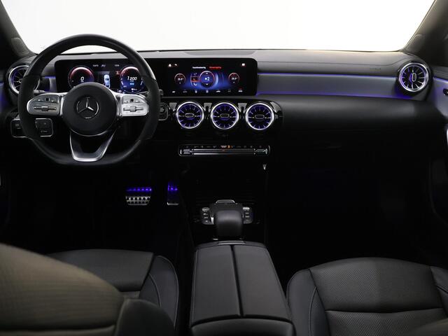 Mercedes-Benz A-KLASSE 250 e AMG Line | Panoramadak | Rij assistentiepakket | Night pakket | 19" lichtmetalen velgen |