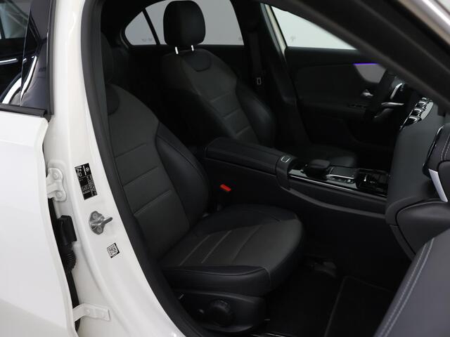 Mercedes-Benz A-KLASSE 250 e AMG Line | Panoramadak | Rij assistentiepakket | Night pakket | 19" lichtmetalen velgen |