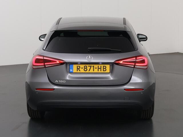 Mercedes-Benz A-KLASSE 180 Business Line | Apple carplay | Widescreen | Achteruitrijcamera | LED | Stoelverwarming |