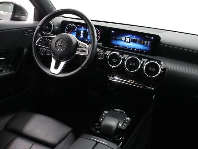 Mercedes-Benz A-KLASSE 180 Business Line | Apple carplay | Widescreen | Achteruitrijcamera | LED | Stoelverwarming |