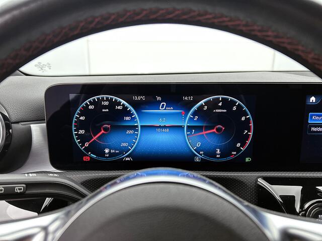 Mercedes-Benz A-KLASSE 160 Business Solution AMG Nightpakket | Trekhaak | Sfeerverlichting | Augmented Reality | Led | Parkeerpakket met Camera | Inclusief 24 maanden Mercedes-Benz Certified garantie voor Europa.
