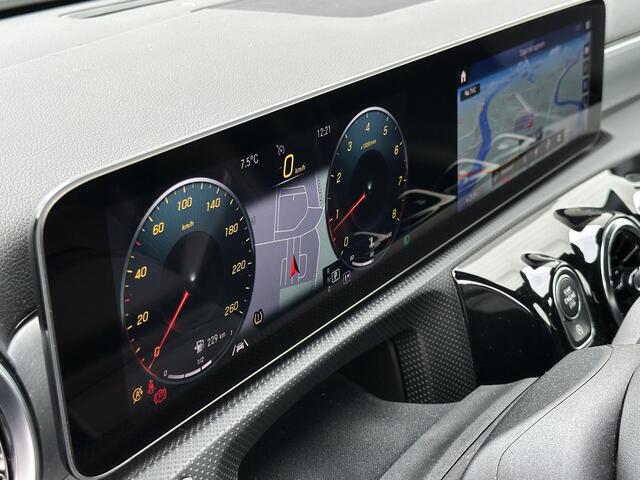 Mercedes-Benz A-KLASSE 220 Advantage | Pano-Dak/Carplay/Navi/Camera/18-inch
