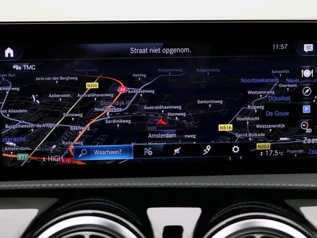 Mercedes-Benz A-KLASSE 180 Business Solution AMG AMG Line | Night Pakket | Panorama Schuif-Kanteldak |Sfeerverlichting | Ledkoplampen | Memory Voorstoelen | Achteruitrijcamera. Inclusief 24 maanden Mercedes-Benz Certified garantie voor Europa.