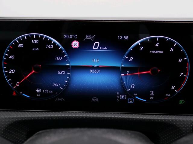 Mercedes-Benz A-KLASSE 180 Business Solution Luxury Distronic | Sfeerverlichting | Achteruitrijcamera | Ledkoplampen | Stoelverwarming Voor | Inclusief 24 maanden Mercedes-Benz Certified garantie voor Europa.