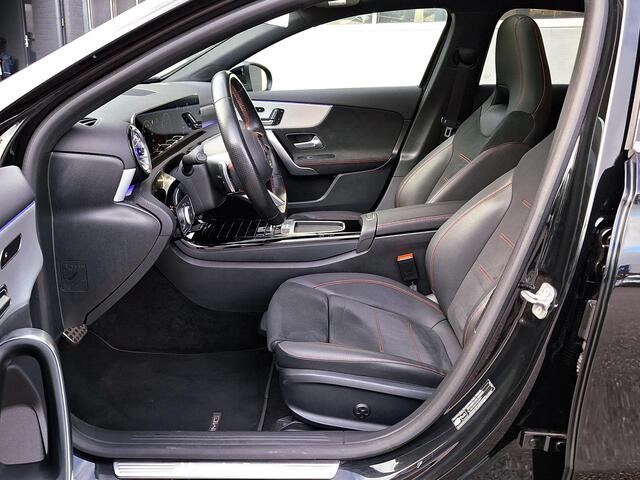 Mercedes-Benz A-KLASSE 200 AMG Line | Premium Plus | Panoramadak | 360° Camera | Memory pakket | Head-up Display | Sfeerverlichting | Keyless-GO | Multibeam LED | Dodehoekassistentie