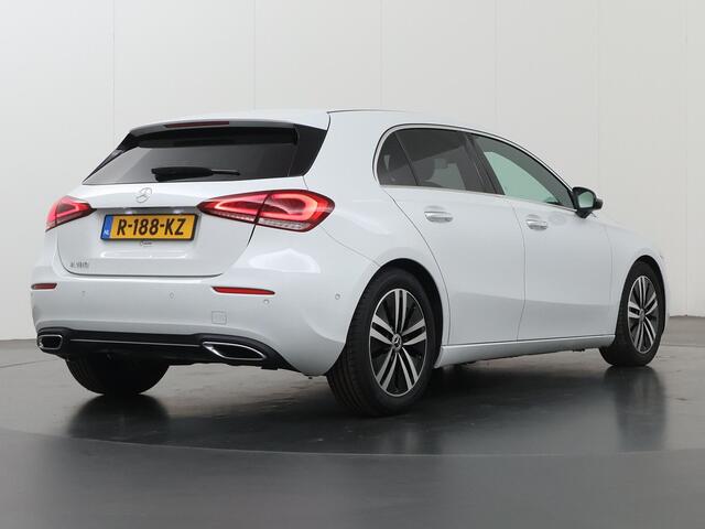 Mercedes-Benz A-KLASSE 180 Luxury Line | Getint glas | Premium pack | Stoelverwarming | Apple Carplay |