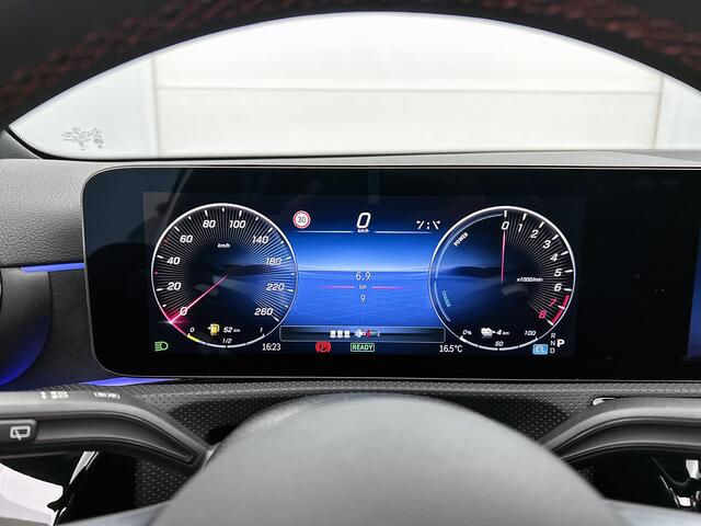 Mercedes-Benz A-KLASSE 250 e Business Solution AMG | Nightpakket | Smartphone-integratie | Multibeam LED | Panoramaschuifdak | Stoelverwarming voor | Extra USB-poorten | KEYLESS GO |