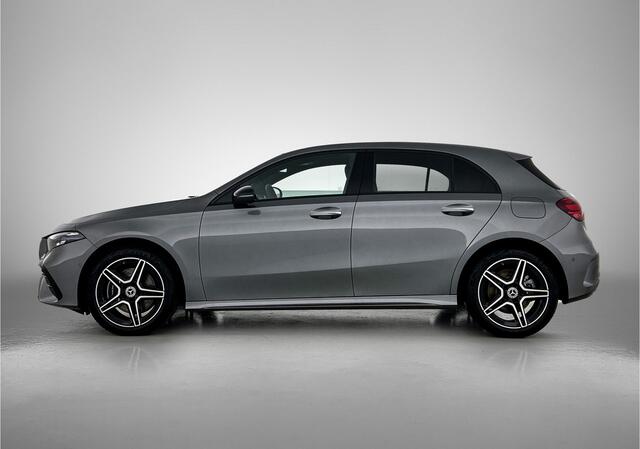 Mercedes-Benz A-KLASSE 250 e Business Solution AMG | Nightpakket | Smartphone integratie | Panoramaschuifdak | Multibeam LED | Stoelverwarming voor | Parkeerpakket met achteruitrijcamera | KEYLESS GO |