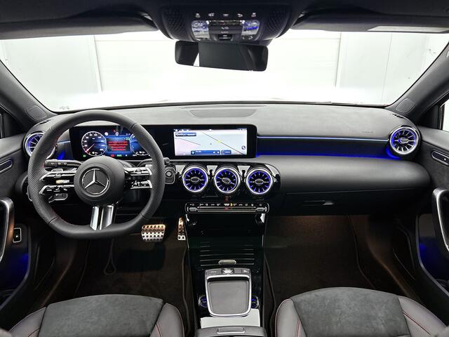 Mercedes-Benz A-KLASSE 250 e Business Solution AMG | Nightpakket | Smartphone integratie | Panoramaschuifdak | Multibeam LED | Stoelverwarming voor | Parkeerpakket met achteruitrijcamera | KEYLESS GO |