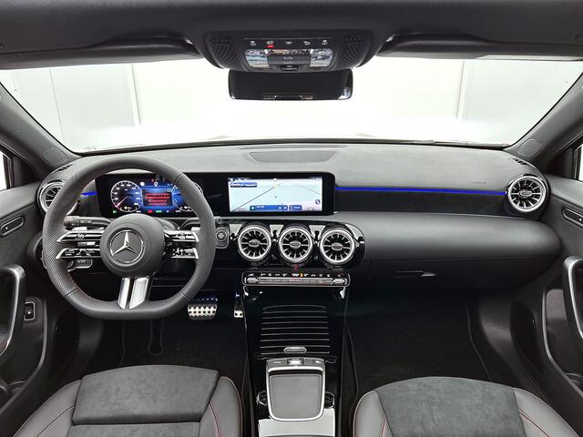 Mercedes-Benz A-KLASSE 250 e Business Solution AMG | Nightpakket | Advanced sound system | Dodehoekassistent | Panoramaschuifdak | Smartphone-integratie | MULTIBEAM LED | KEYLESS GO |