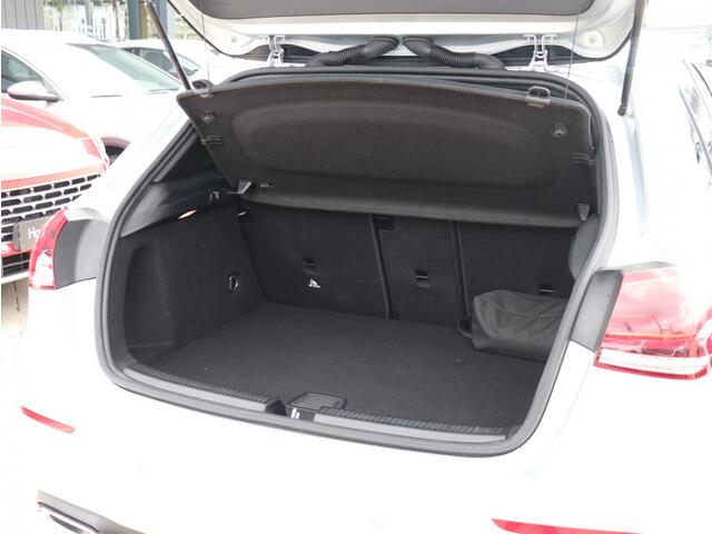 Mercedes-Benz A-KLASSE 250 e I LED I Widescreen I Half-leder I Keyless