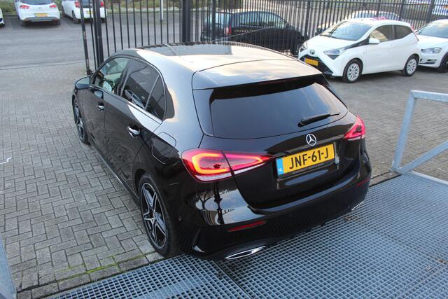 Mercedes-Benz A-KLASSE 220 4MATIC Automaat Panoramadak/Sfeerverlichting/Achteruitrijcamera/Stoelverwarming/Led koplampen/Cruise control/Inklapbare spiegels