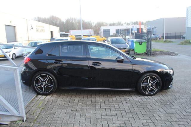 Mercedes-Benz A-KLASSE 220 4MATIC Automaat Panoramadak/Sfeerverlichting/Achteruitrijcamera/Stoelverwarming/Led koplampen/Cruise control/Inklapbare spiegels