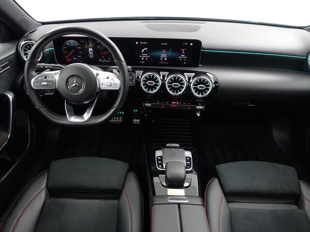 Mercedes-Benz A-KLASSE 200 AMG Tiffany Premium Plus Aut- 19dkm, Panoramadak, Sfeerverlichting, Camera, Stoelverwarming, Custom