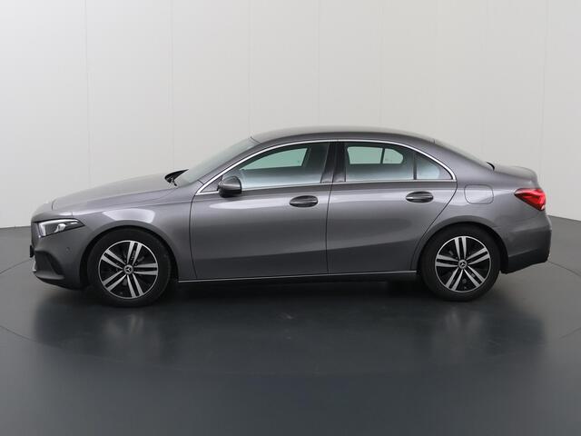 Mercedes-Benz A-KLASSE 180 Business Solution Luxury | Trekhaak | Stoelverwarming | Widescreen | Achteruitrijcamera |