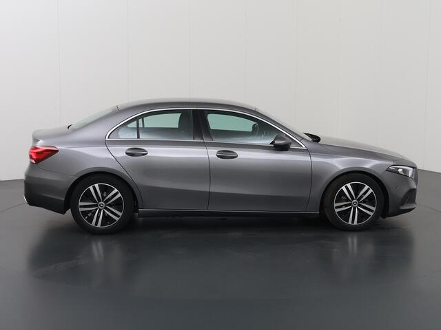 Mercedes-Benz A-KLASSE 180 Business Solution Luxury | Trekhaak | Stoelverwarming | Widescreen | Achteruitrijcamera |