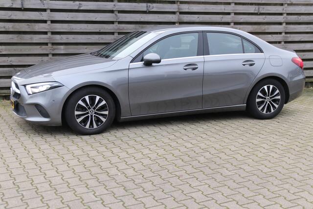 Mercedes-Benz A-KLASSE 180 Business Solution / Navi / Climate / Stoelverwarming