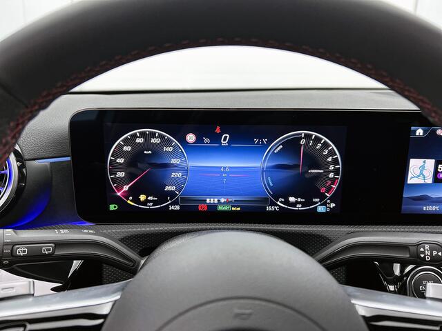 Mercedes-Benz A-KLASSE 250 e Business Solution AMG | Nightpakket | Panoramaschuifdak | Multibeam LED | Stoelverwarming voor | Smartphone integratie | KEYLESS GO | Extra USB-poorten |