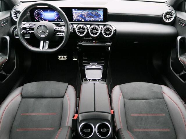 Mercedes-Benz A-KLASSE 180 AMG Star Edition AMG Line | Ledkoplampen | Apple CarPlay | Licht- en zicht pakket | Keyless-Go | Spiegel Pakket | Stoelverwarming. Inclusief 24 maanden MB Certified garantie voor Europa.