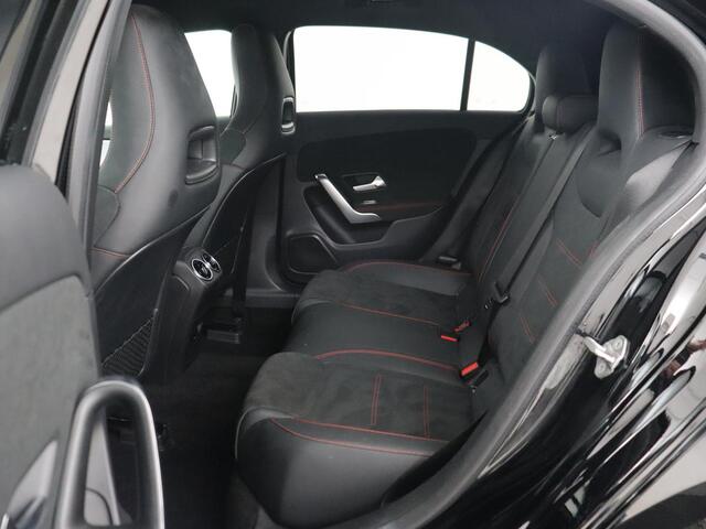 Mercedes-Benz A-KLASSE 250e AMG Limited | Carplay | Stoelverwarming | Camera | Leder/Alcantara | Sfeerverlichting | Navigatie | Park Assist | Full LED | DAB | Widescreen | Climate control | PHEV | Plug In