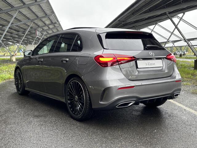 Mercedes-Benz A-KLASSE 180 Business Solution AMG | Night | Panoramaschuifdak | Achteruitrijcamera | Sfeerverlichting| MULTIBEAM LED | 19 inch AMG-velgen |