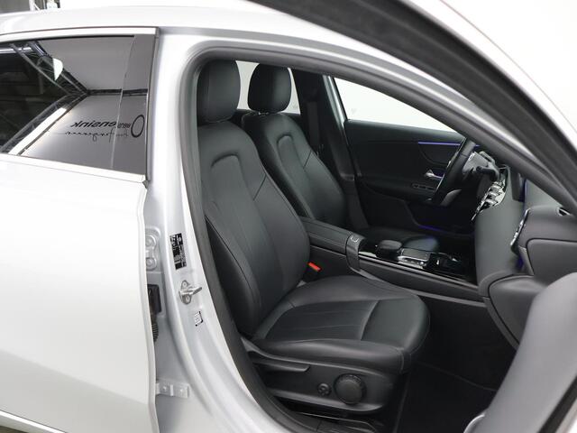 Mercedes-Benz A-KLASSE 180 Luxury Line | Distronic | Getin glas | Stoelverwarming | Achteruitrijcamera | Apple Carplay |