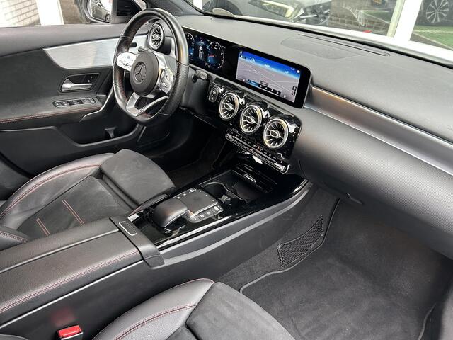 Mercedes-Benz A-KLASSE 180 Business Solution AMG | Cruise Control | Stoelverwarming | Apple Carplay