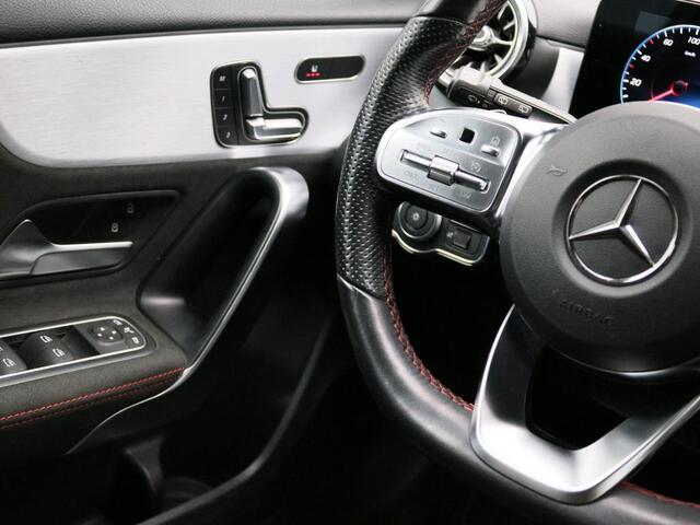 Mercedes-Benz A-KLASSE 180 Business Solution AMG AMG Line | Night Pakket | Panorama Schuif-Kanteldak | Sfeerverlichting | Trekhaak | MultiBeam Koplampen | Achteruitrijcamera. Inclusief 24 maanden Mercedes-Benz Certified garantie voor Europa.